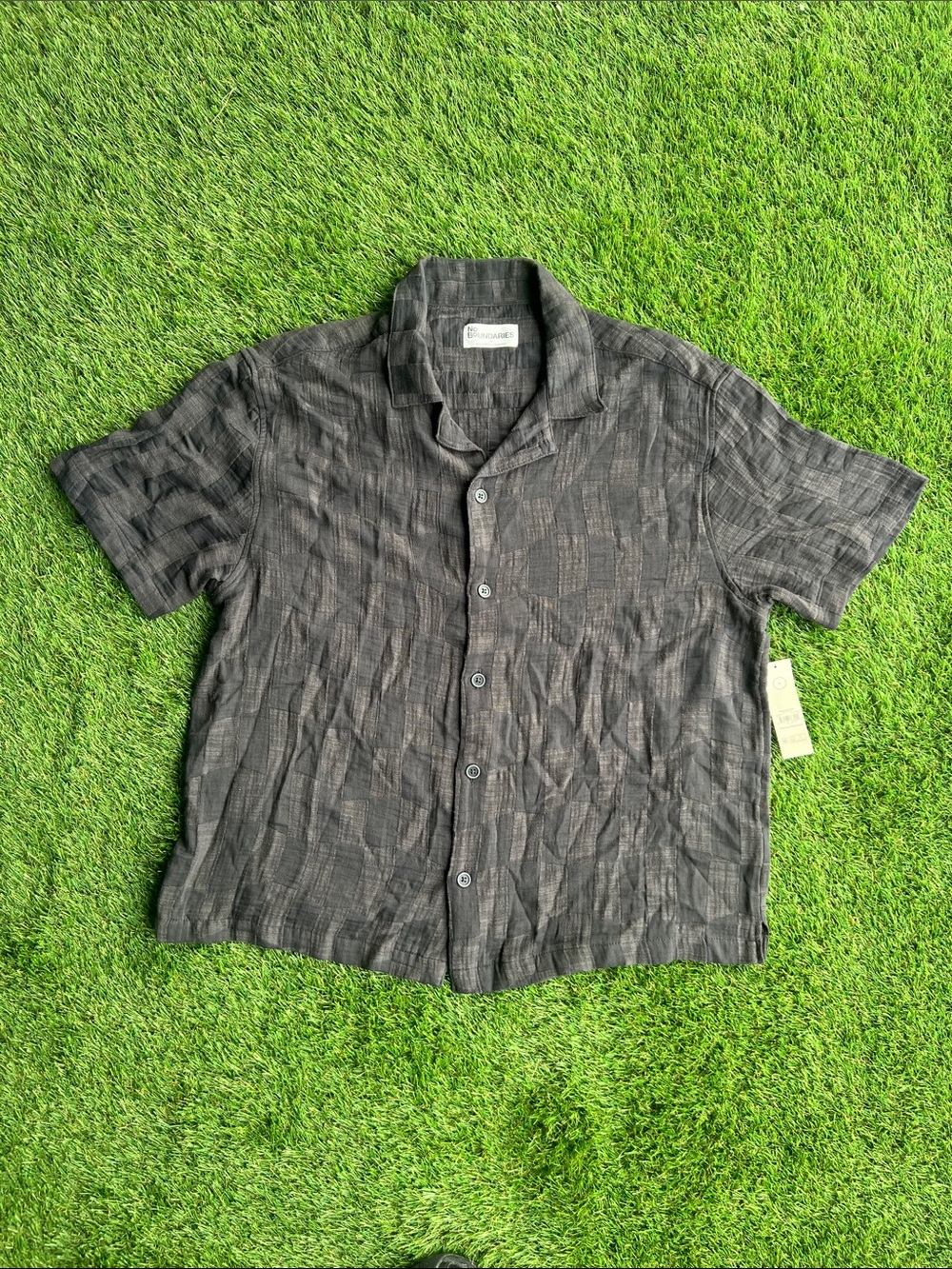 No Boundaries Men's Short-Sleeve Button-Down Shirt in Charcoal